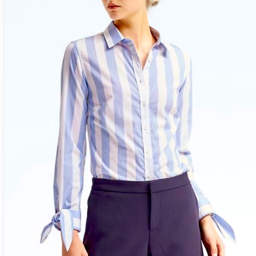 🩵🤍 Banana Republic Light Blue and White Striped Shirt with Tie Sleeves